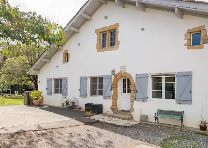 Les Ecuries Du Seque Bed & Breakfast 3*