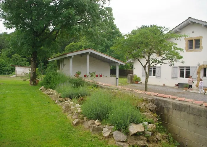 Les Ecuries Du Seque Bed & Breakfast 3*